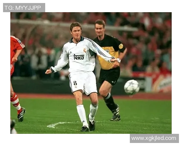 小哨足球明星盘点：那些在绿茵场上闪耀的年轻才俊们